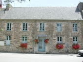 Ancien couvent de soeurs de la Providence, actuellement bibliothèque, 1 à 5 place Nominoë (Bains-sur-Oust)