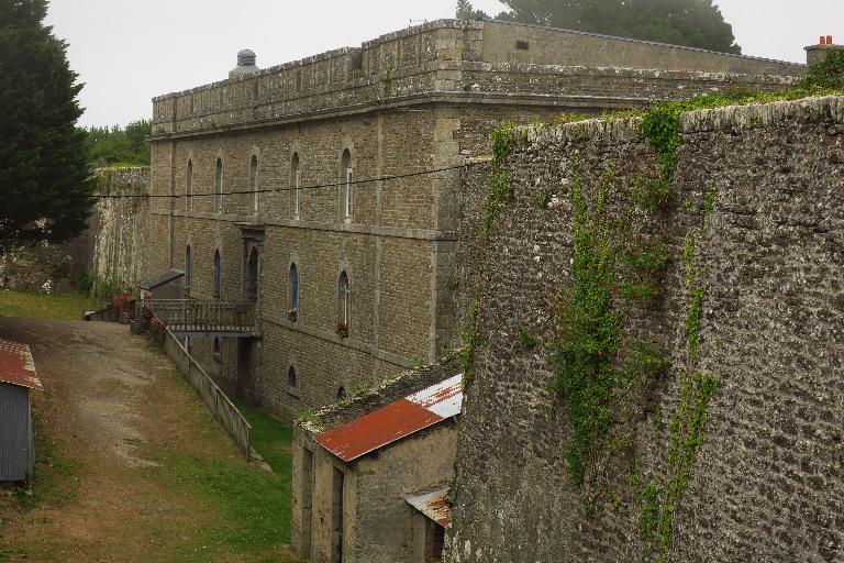 Caserne à l'épreuve, fort dit Fort Surville, Pointe de la Croix (Groix)