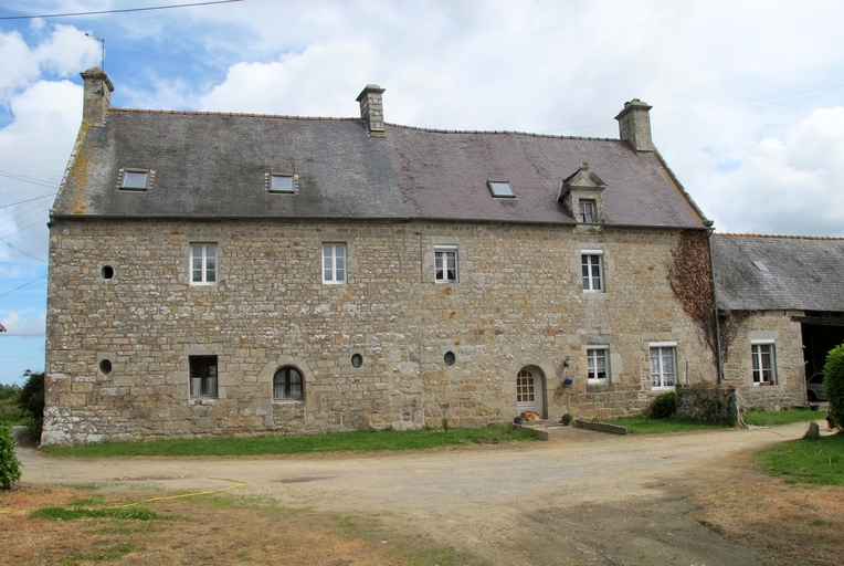 Ensemble de deux manoirs puis ferme (Guermarquer)