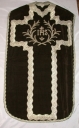 Ornement noir 1 : chasuble, étole, bourse de corporal