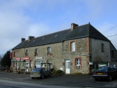 Alignement de maisons, ancienne ferme (?), 113-115 avenue de la Libération (Combourg)