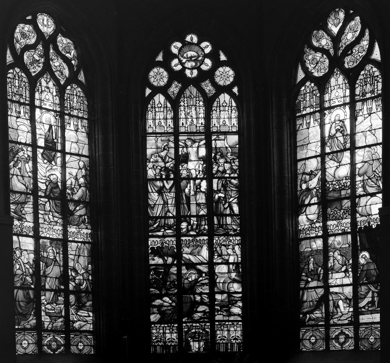 Ensemble des trois verrières à personnages des baies 0, 1 et 2 : Vie du Christ et Vie de la Vierge, église Saint-Hervé (Lanhouarneau)