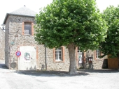 Ecole et mairie, place Arthur Regnault (Saint-Père-Marc-en-Poulet)