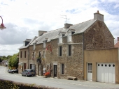 Alignement de maisons, 8 à 10 rue du Général de Gaulle (Le Minihic-sur-Rance)