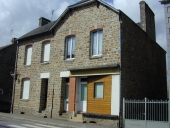 Alignement de deux maisons, 24, 26 avenue Alexis Rey (Montreuil-sur-Ille)