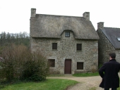 Maison, 3 place de l'Eglise, Saint-Nicolas-des-Eaux (Pluméliau fusionnée en Pluméliau-Bieuzy en 2019)