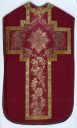 Ornement rouge : chasuble, étole, manipule, voile de calice