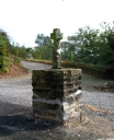 Croix de chemin dite la Croix Rouge, bourg (Saint-Malo-de-Phily)