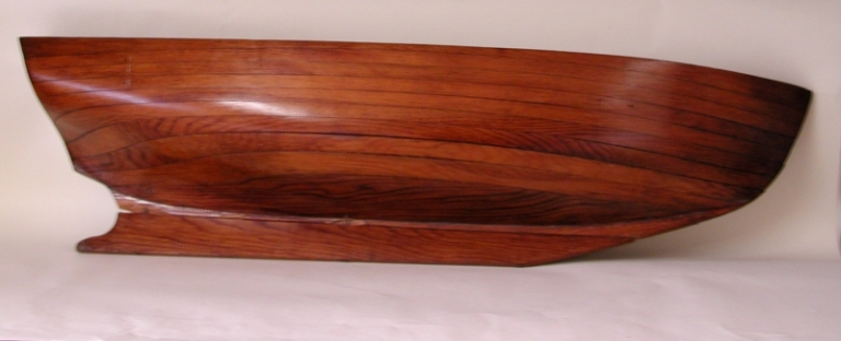 Demi-coque d'un bateau de plaisance