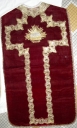 Ornement rouge 3 : chasuble, voile de calice, étole et bourse de corporal