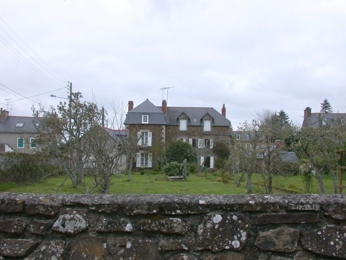 Maison, rue Guillou de Mezillis (Etables-sur-Mer fusionnée en Binic-Etables-sur-Mer en 2016)