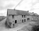 Maison de Tisserand dite le Porche, sortie du bourg sur la D.79 (Cardroc)