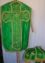 Ornement vert 2 : chasuble, étole, manipule, voile de calice