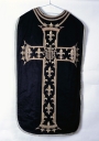 Ornement noir 3 : chasuble, étole, manipule, bourse de corporal, voile de calice