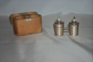 Ampoule aux saintes huiles ; ampoule à saint Chrême ; coffret aux saintes huiles