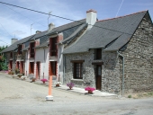 Alignement de maisons, Cahan (Langon)