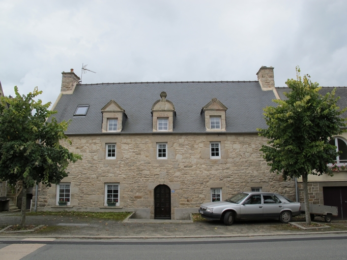 Maison au 33 rue Jean-Baptiste Le Corre (Plounévez-Moëdec)
