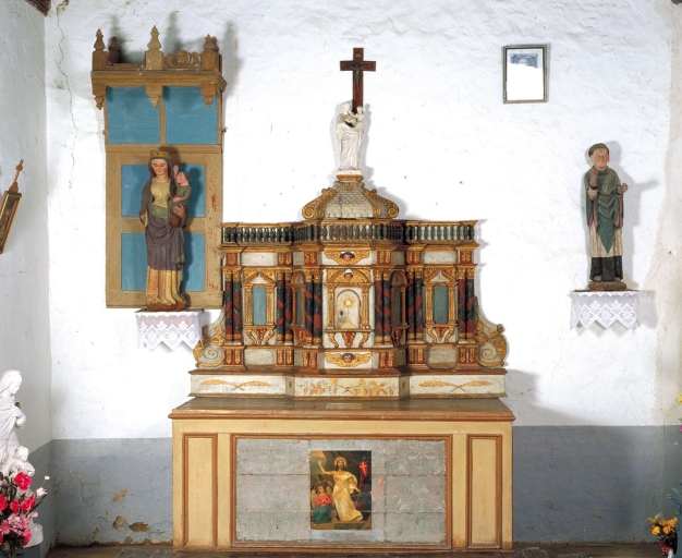 Ensemble du maître-autel : autel, tabernacle, gradin d'autel, 3 degrés d'autel