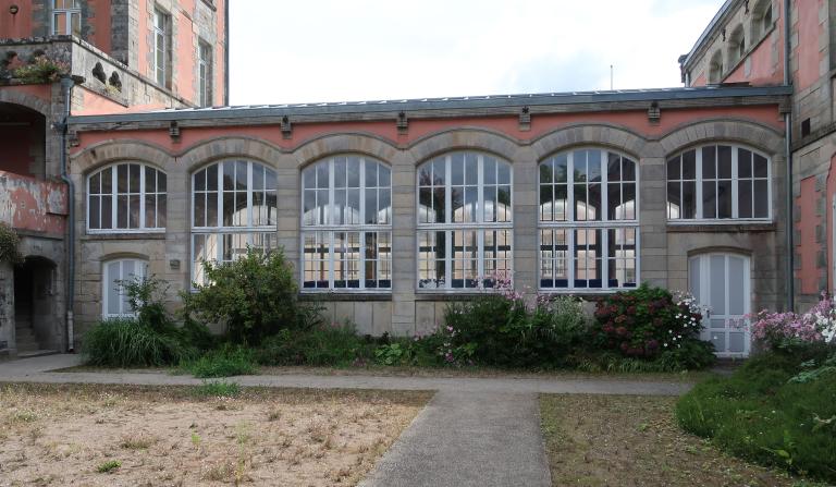 Gymnases du collège La Tour d'Auvergne, place de la Tourbie (Quimper)