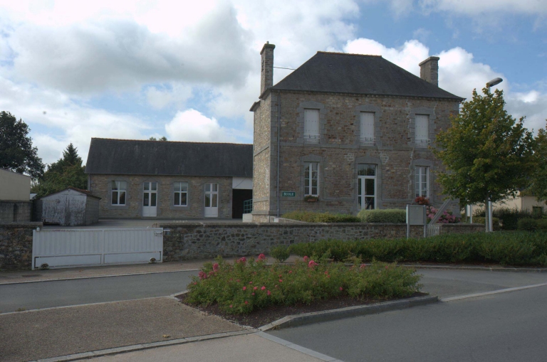 Ancienne école des filles, rue du stade (Saint-Georges-de-Chesné fusionnée en Rives-du-Couesnon en 2019)