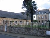 Mairie, tribunal, dit justice de paix, et école, 32, 34 rue du Sergent L'Heveder (Perros-Guirec)