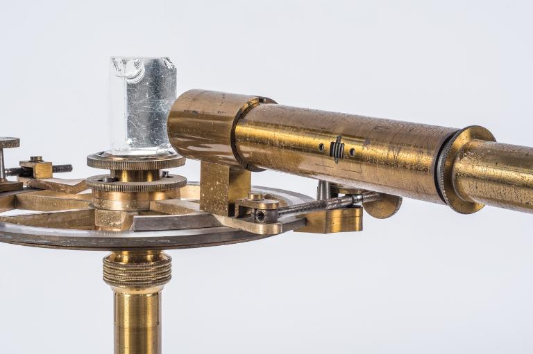 Présentation de la collection d'instruments scientifiques du lycée Émile Zola, Avenue Jean Janvier (Rennes)