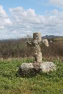 Croix monumentale, sur le C.V. 2, près de Troboa (Saint-Coulitz)