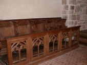 Ensemble de 12 stalles