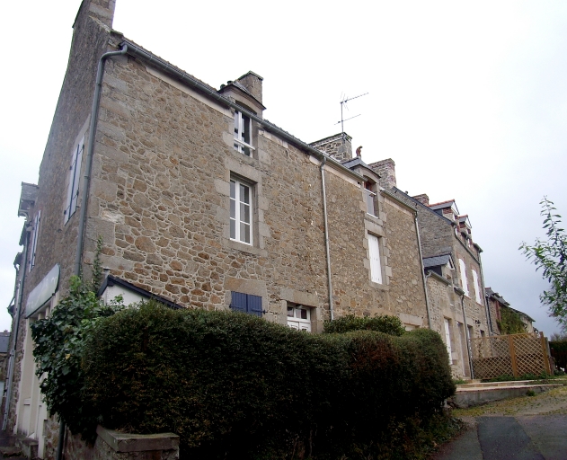 Maisons, alignement de six logis, 105, 107, 109 rue Grande Rue (Saint-Jacut-de-la-Mer)