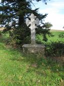 Croix de chemin, au sud de la Hervaie (Ruffiac)