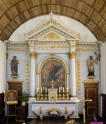 Le maître-autel : tabernacle, degrés d'autel et gradins