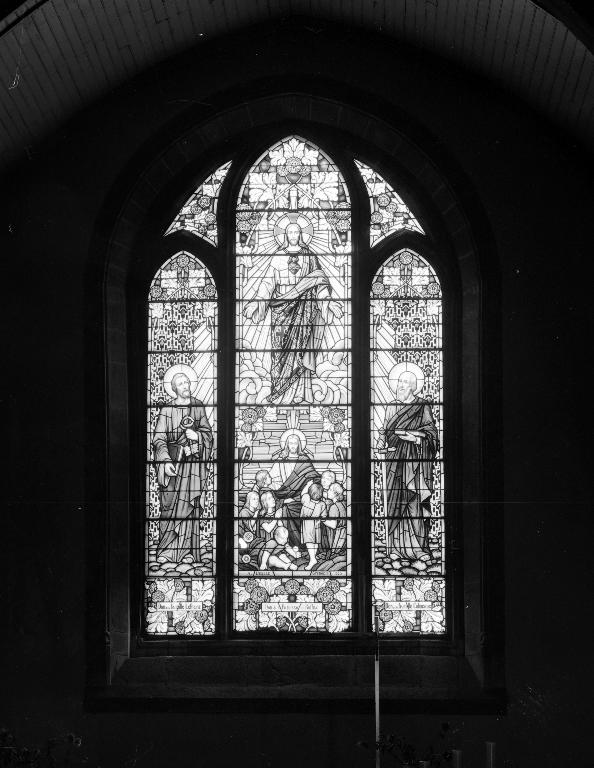 Ensemble de 9 verrières à personnages, église paroissiale Saint-Pierre, Saint-Paul (Ruffiac)