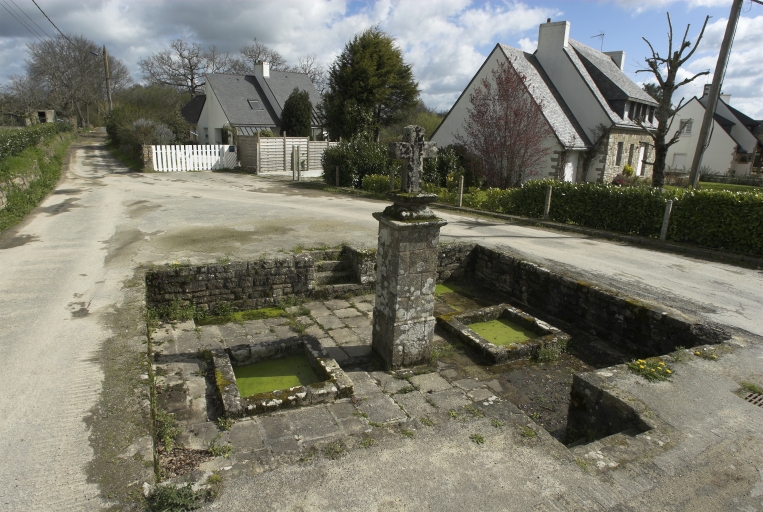Fontaine de dévotion Saint-André, rue de la Grotte (Ploemel)