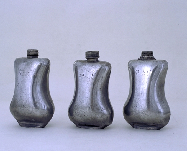 Réserves aux saintes huiles, réserve à huile des malades, réserve à saint chrême