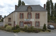 Ancien café et ferme, 2 rue des Vignes (La Chapelle-Thouarault)