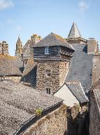 Maison à plusieurs unités d'habitations, 24-25 place du martray (Tréguier)