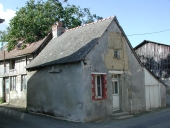 Maison, 10 rue du Stade, les Rochers (Vergéal)