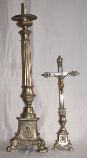 Garniture d'autel : croix et 6 chandeliers