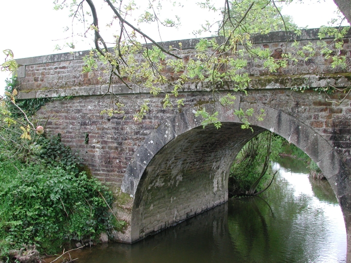 Pont routier, près des Vaux (Monterfil)