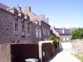 Alignement de maisons, rue de la Salinette (Saint-Briac-sur-Mer)