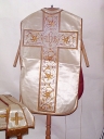Ornement blanc 2 : chasuble, étole, voile de calice