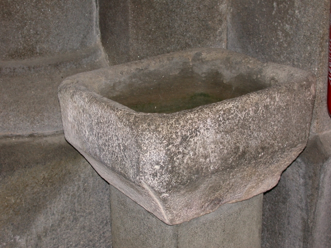 Bénitier du bras nord du transept
