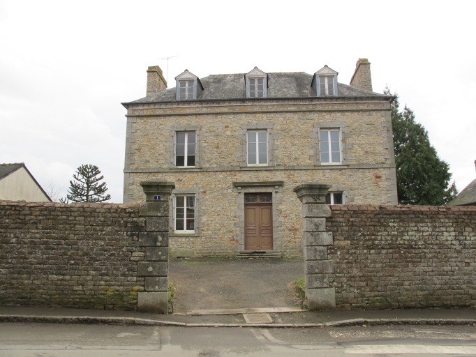Presbytère, 1 Rue de l'Ancien Presbytère (Livré-sur-Changeon)