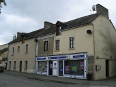 Maisons à boutique, 5-7 place André Ferré (Tinténiac)