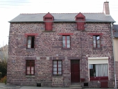 Maison à boutique, 40 rue de Coulon ; 2 rue des Grippeaux (Montfort-sur-Meu)