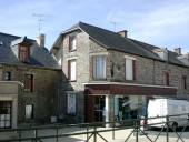 Alignement de deux maisons, 27-29 place de l'Eglise (Nouvoitou)