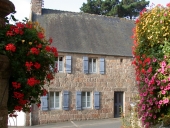 Maison, 11 place du Bourg (Pleumeur-Bodou)