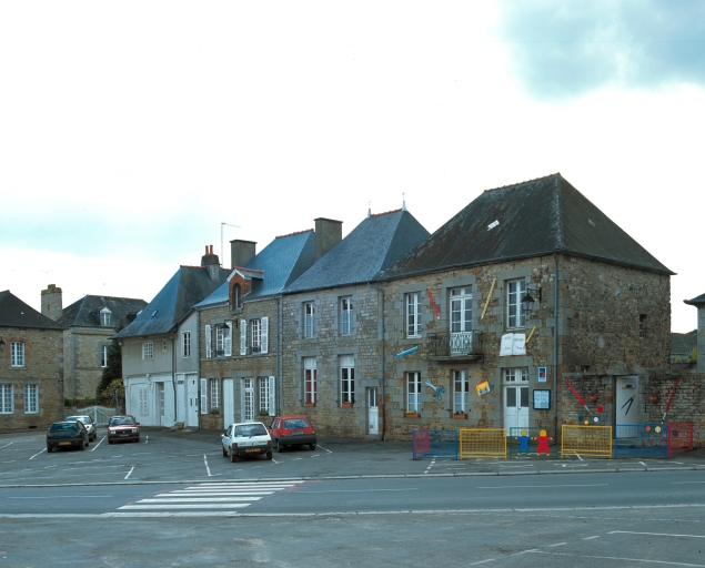 Place du Prieuré (Livré-sur-Changeon)
