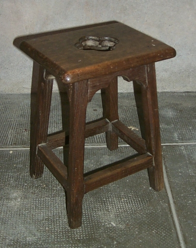 Ensemble de 12 tabourets d'église