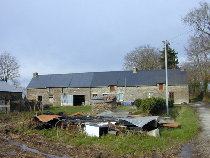 Alignement de trois maisons et fermes, la Métairie du Bois (Pipriac)